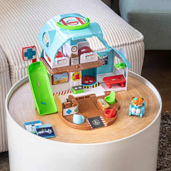KLOROFIL EDUCATIONAL TOY CARE CENTER WITH 1 CHARACTER & ACCESSORIES