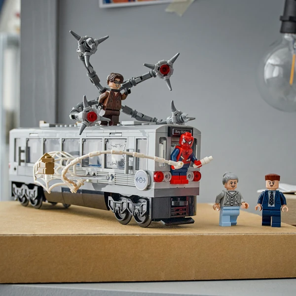 LEGO® MARVEL ΣΚΗΝΗ ΣΤΟ ΜΕΤΡΟ – ΣΠΑΙΝΤΕΡ-ΜΑΝ VS. ΝΤΟΚ ΟΚ