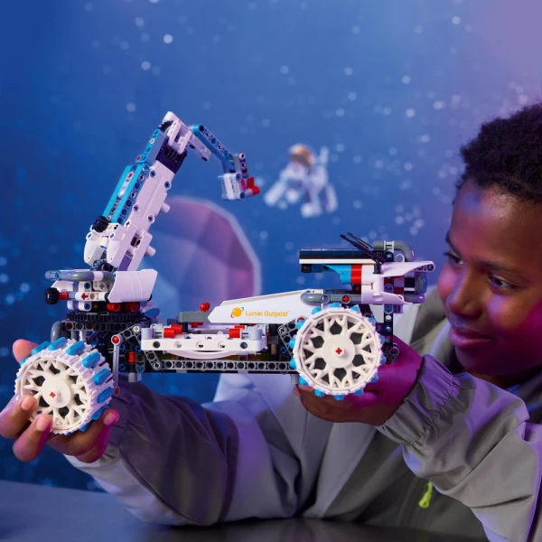 LEGO® TECHNIC ΔΙΑΣΤΗΜΙΚΟ ΟΧΗΜΑ ΣΕΛΗΝΙΑΚΟ ΡΟΒΕΡ LUNAR OUTPOST™