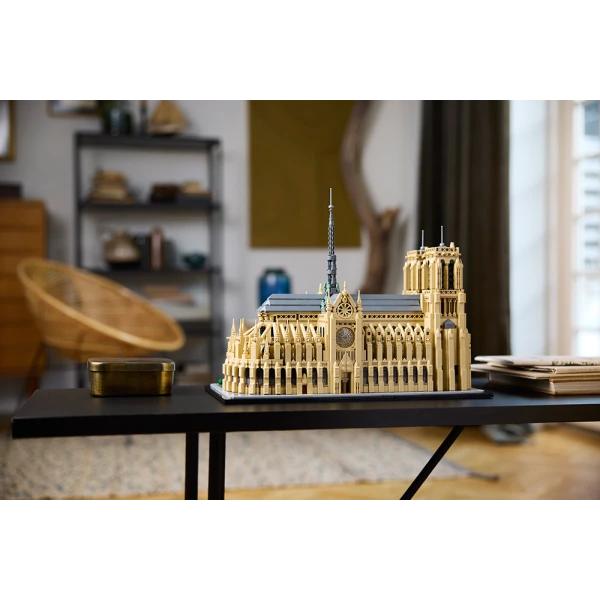 LEGO® ARCHITECTURE NOTRE-DAME Η ΠΑΝΑΓΙΑ ΤΩΝ ΠΑΡΙΣΙΩΝ