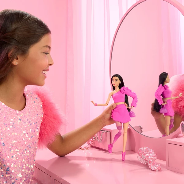 BARBIE DELUXE FASHIONISTAS DOLL - PINK ONE-SHOULDER SET