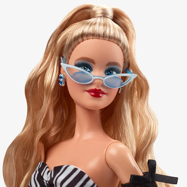 ΣΥΛΛΕΚΤΙΚΗ ΚΟΥΚΛΑ BARBIE ΑΣΠΡΟΜΑΥΡΟ ΦΟΡΕΜΑ - 65 ΧΡΟΝΙΑ