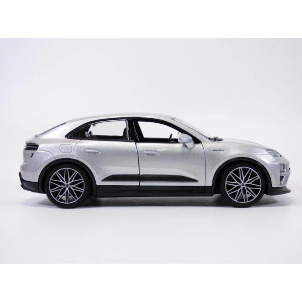 BBURAGO 1:24 PORSCHE MACAN TURBO ELECTRIC SILVER