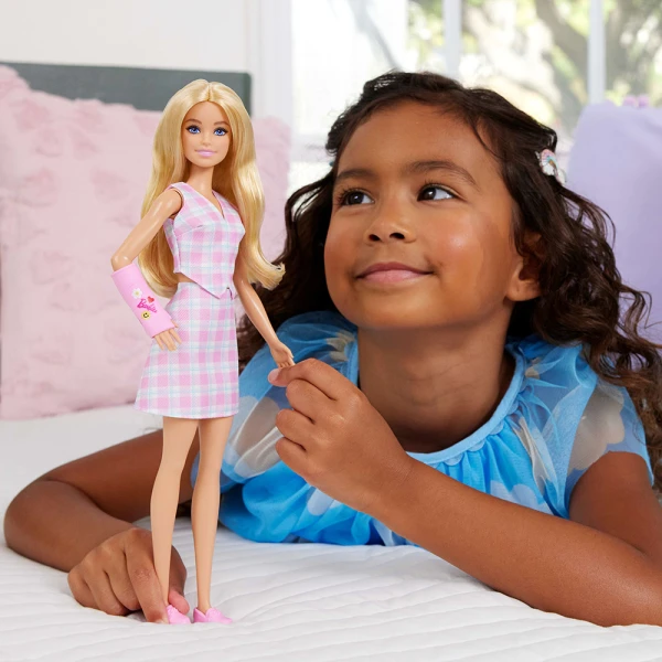BARBIE FASHIONISTAS ΚΟΥΚΛΑ ΜΕ ΚΑΡΟ ΣΥΝΟΛΟ