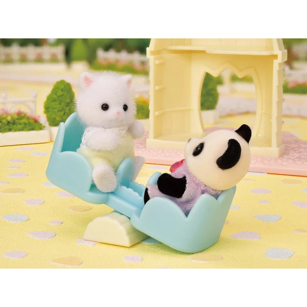 THE SYLVANIAN FAMILIES BABY WINDMILL PARK 5526