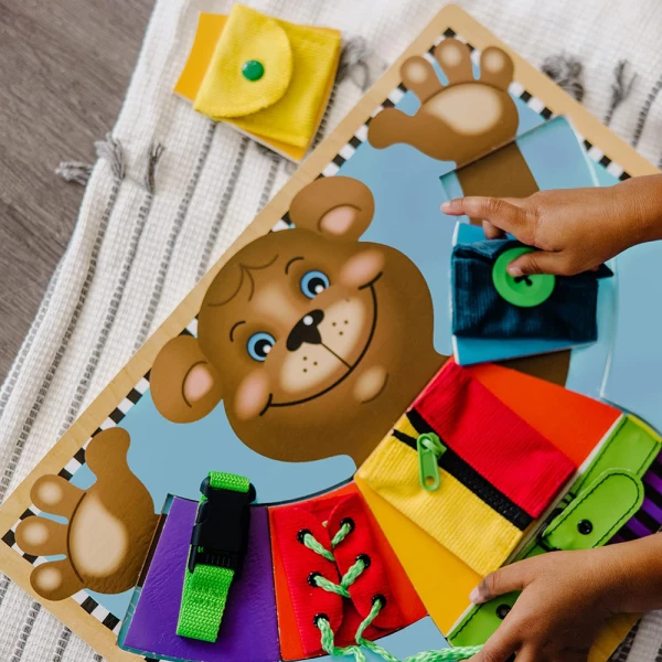 MELISSA & DOUG ΤΟ ΤΡΑΠΕΖΙ ΤΗΣ ΑΡΚΟΥΔΙΤΣΑΣ
