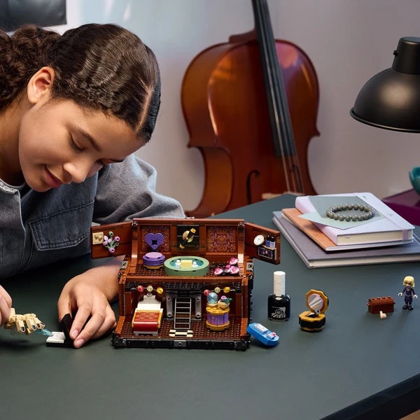 LEGO® WEDNESDAY ΤΟ ΔΙΑΜΕΡΙΣΜΑ ΤΟΥ ΠΡΑΓΜΑΤΟΣ