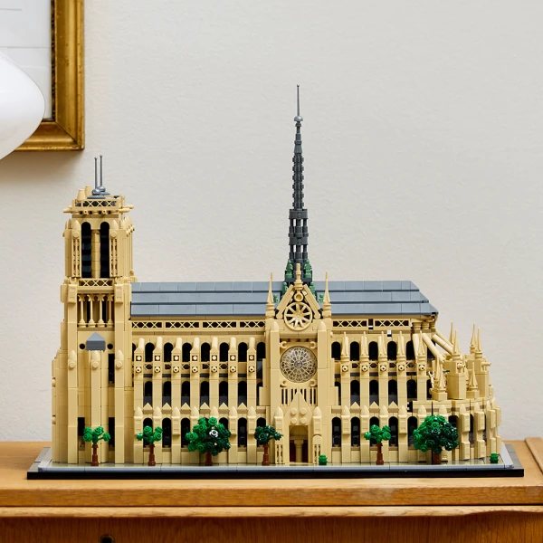 LEGO® ARCHITECTURE NOTRE-DAME Η ΠΑΝΑΓΙΑ ΤΩΝ ΠΑΡΙΣΙΩΝ