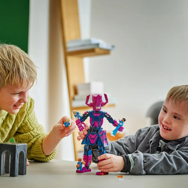 LEGO® MARVEL FANTASTIC FOUR ΕΝΑΝΤΙΟΝ ΦΙΓΟΥΡΑΣ ΚΑΤΑΣΚΕΥΗΣ ΓΚΑΛΑΚΤΟΥΣ