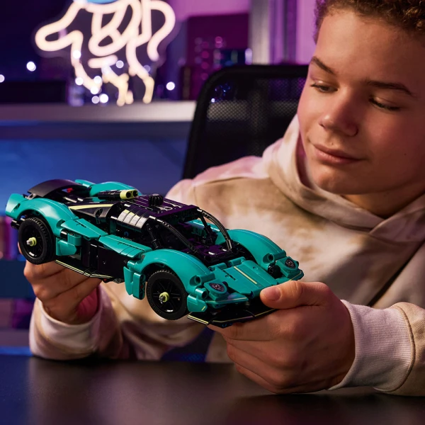 LEGO® TECHNIC™ ASTON MARTIN VALKYRIE