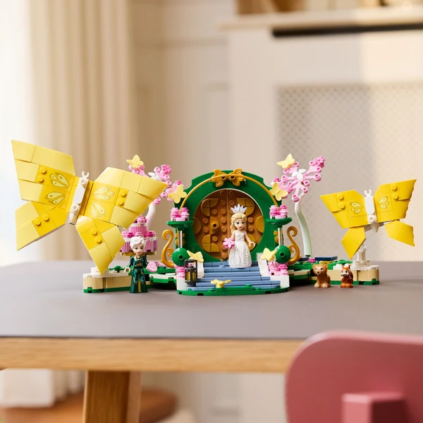 LEGO® WICKED GLINDAʼS WEDDING DAY
