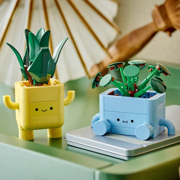 LEGO® BOTANICALS HAPPY PLANTS