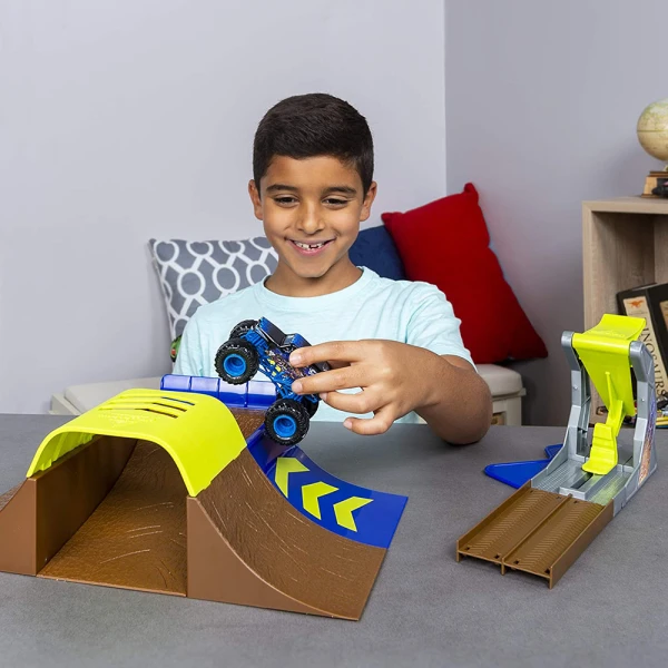 ΠΙΣΤΑ MONSTER JAM ΜΕ ΟΧΗΜΑ 1:64