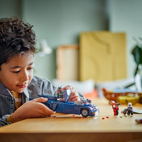 LEGO® DC BATMAN™ BATMAN WITH THE BATMOBILE™ VS. HARLEY QUINN™ & MR. FREEZE™