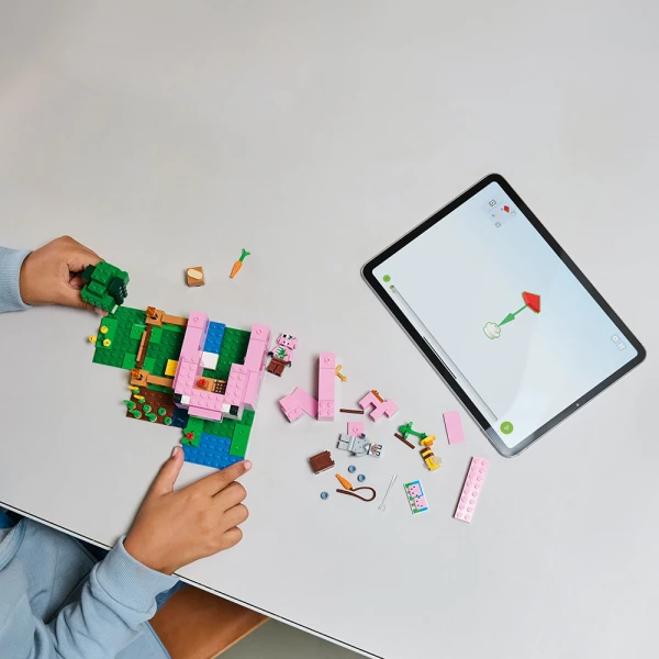 LEGO® MINECRAFT® ΤΟ ΣΠΙΤΙ-ΜΩΡΟ ΓΟΥΡΟΥΝΙ
