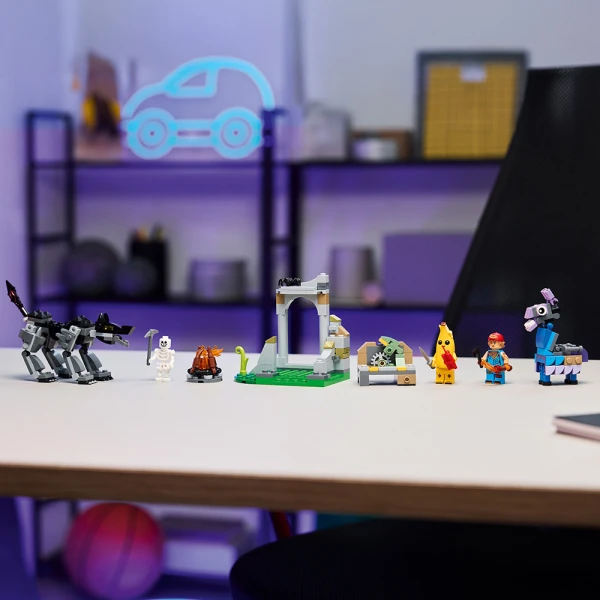 LEGO® FORTNITE® PEELY & SPARKPLUGʼS CAMP