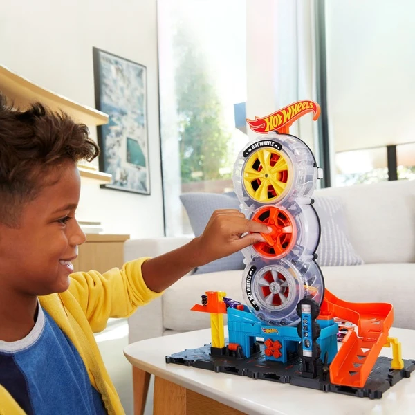 HOT WHEELS SUPER TWIST TIRE SHOP