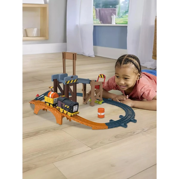 THOMAS THE TRAIN DIESELʼS LIFT & LOAD CONSTRUCTION