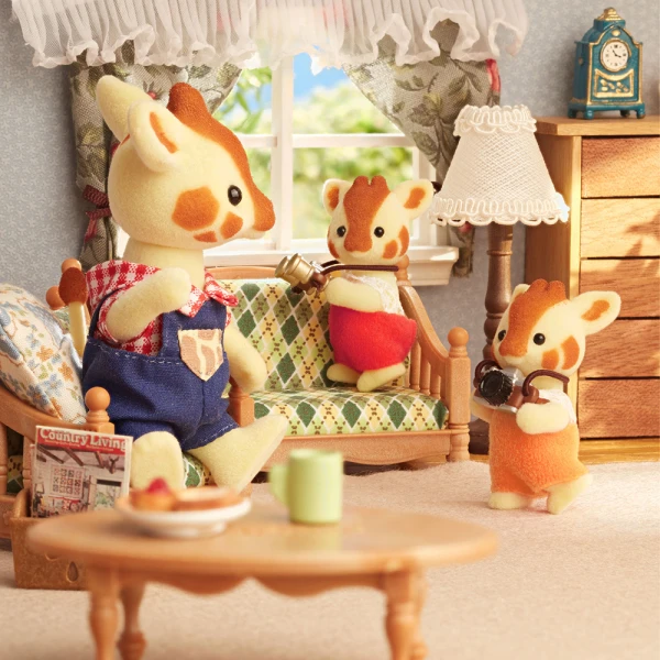 THE SYLVANIAN FAMILIES HIGHBRANCH GIRAFFE FAMILY 5639