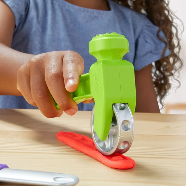 PLAY-DOH STAMP N SAW TOOL BENCH