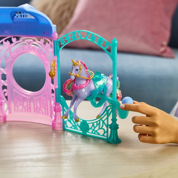 UNICORN ACADEMY STABLE PLAYSET
