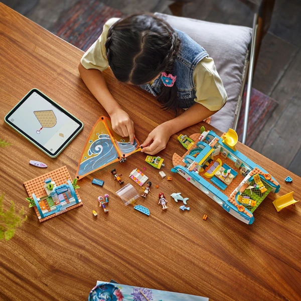 LEGO® FRIENDS ΤΑΞΙΔΙΩΤΙΚΗ ΠΕΡΙΠΕΤΕΙΑ ΜΕ ΣΚΑΦΟΣ