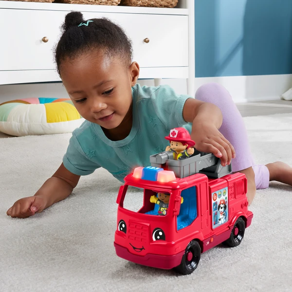 FISHER PRICE LITTLE PEOPLE FIRE TRUCK WITH FIGURES