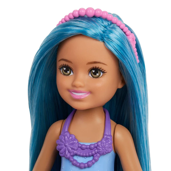 BARBIE ΚΟΥΚΛΑ CHELSEA ΠΑΡΑΜΥΘΕΝΙΟΣ ΚΟΣΜΟΣ - ΓΟΡΓΟΝΑ ΜΕ ΜΠΛΕ ΜΑΛΛΙΑ