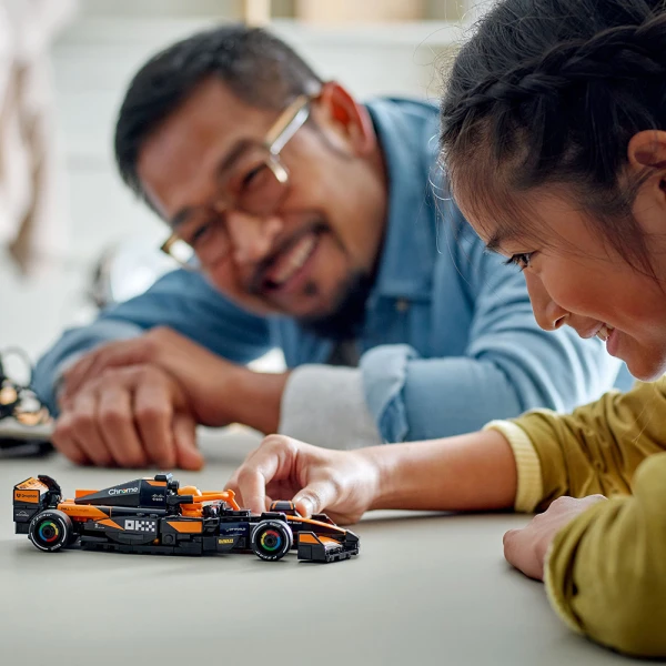LEGO® SPEED CHAMPIONS MCLAREN F1® TEAM MCL38 RACE CAR