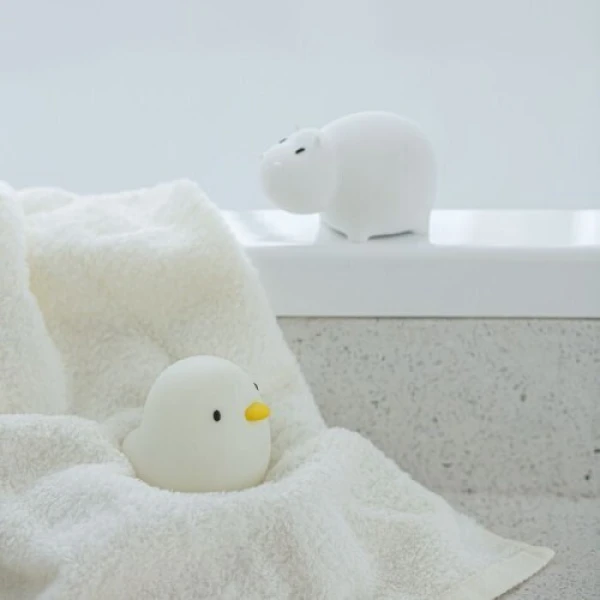 MEGA LIGHT SWIMMY DUCK - WATERPROOF LIGHT WITH COLOR CHANGES