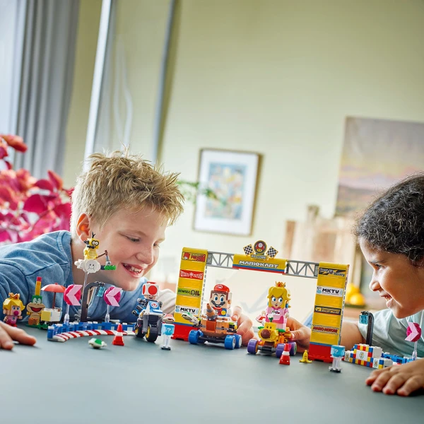 LEGO® SUPER MARIO™: MARIO KART™ – BABY PEACH & ΣΕΤ ΓΚΡΑΝ ΠΡΙ