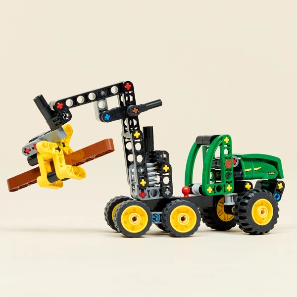 LEGO® TECHNIC™ JOHN DEERE 1470H WHEELED HARVESTER