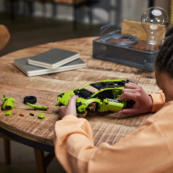 LEGO® TECHNIC LAMBORGHINI HURACÁN TECNICA