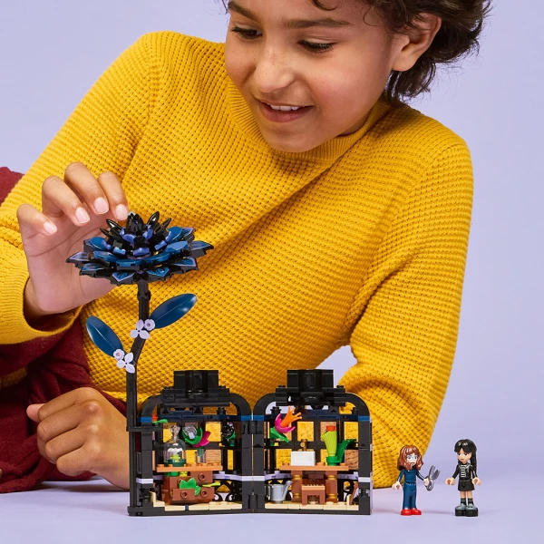 LEGO® WEDNESDAY ΛΟΥΛΟΥΔΙ ΜΑΥΡΗ ΝΤΑΛΙΑ