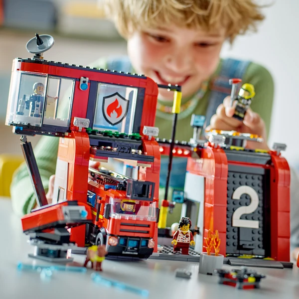 LEGO® CITY ΣΤΑΘΜΟΣ ΠΥΡΟΣΒΕΣΤΙΚΗΣ ΜΕ ΠΥΡΟΣΒΕΣΤΙΚΟ ΦΟΡΤΗΓΟ