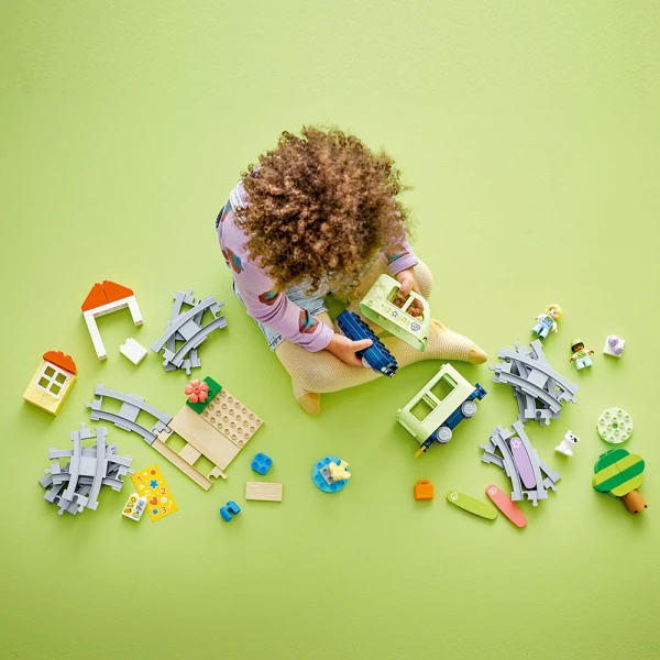 LEGO® DUPLO® TOWN ΔΙΑΔΡΑΣΤΙΚΟ ΤΡΕΝΟ ΓΙΑ ΠΕΡΙΠΕΤΕΙΕΣ