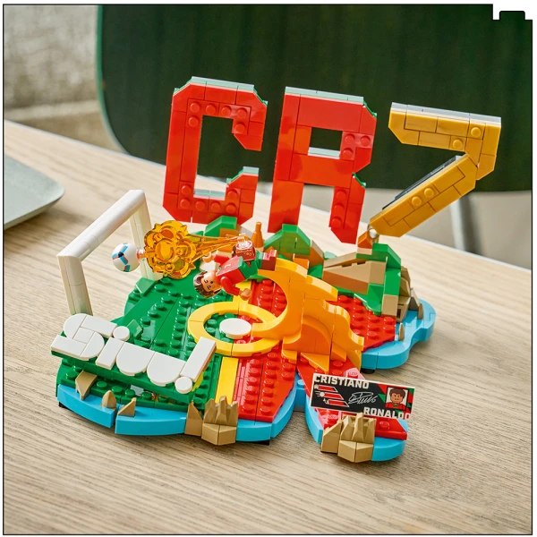 LEGO® EDITIONS SPORTS CRISTIANO RONALDO SOCCER HIGHLIGHTS