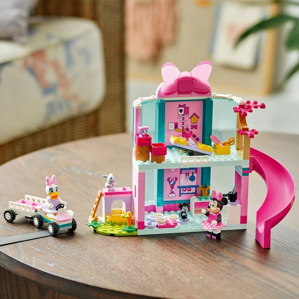 LEGO® DISNEY MINNIEʼS PET HOTEL