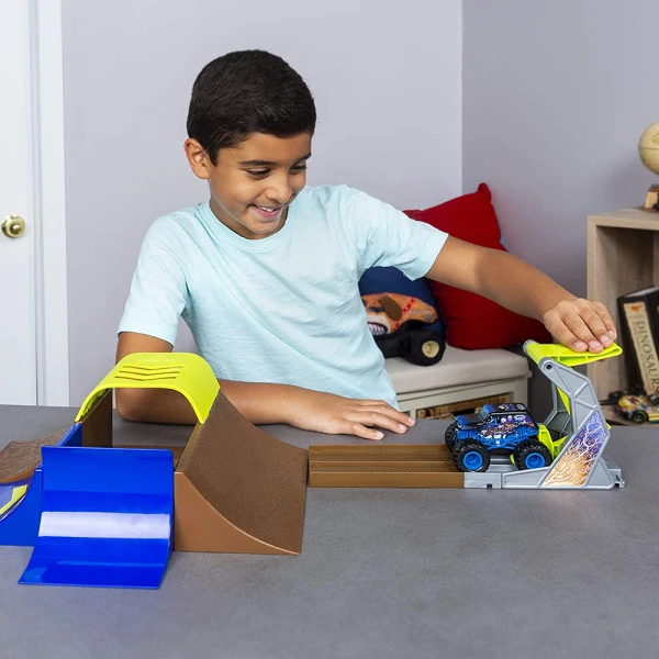 ΠΙΣΤΑ MONSTER JAM ΜΕ ΟΧΗΜΑ 1:64