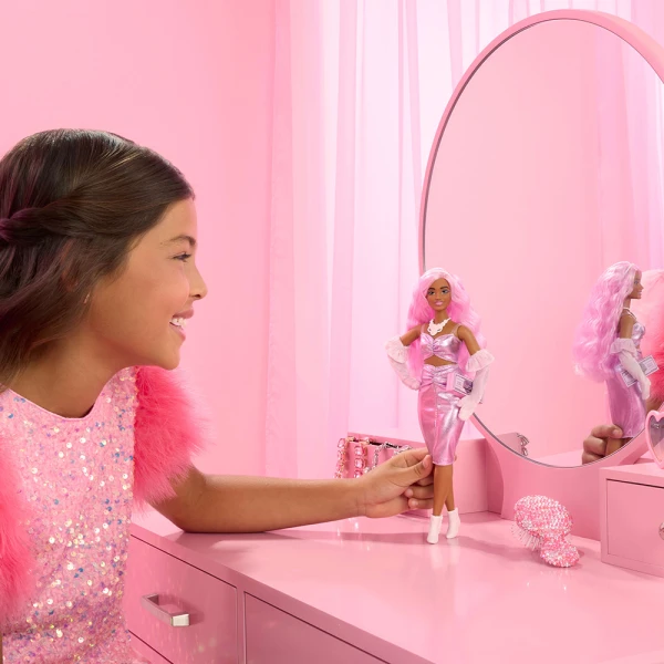 BARBIE DELUXE FASHIONISTAS DOLL - PINK HAIR