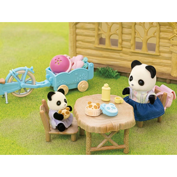 THE SYLVANIAN FAMILIES CYCLE AND SKATE SET PANDA GIRL 5652