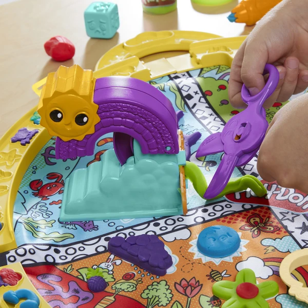 PLAY-DOH FOLD N GO PLAYMAT