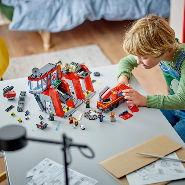 LEGO® CITY ΣΤΑΘΜΟΣ ΠΥΡΟΣΒΕΣΤΙΚΗΣ ΜΕ ΠΥΡΟΣΒΕΣΤΙΚΟ ΦΟΡΤΗΓΟ