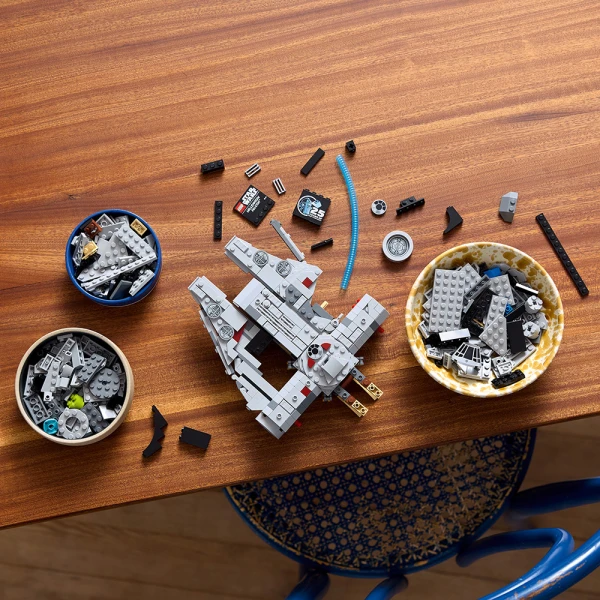 LEGO® STAR WARS™ MILLENNIUM FALCON™