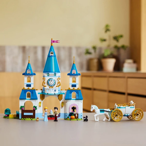 LEGO® ǀ DISNEY PRINCESS CINDERELLAʼS CASTLE & HORSE CARRIAGE