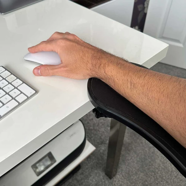 INGENIOUS DESK MOUNTED ARM REST