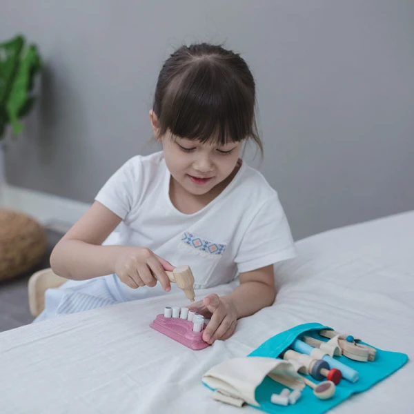 PLAN TOYS ΣΕΤ ΟΔΟΝΤΙΑΤΡΙΚΑ ΕΡΓΑΛΕΙΑ