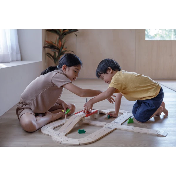 PLAN TOYS ΞΥΛΙΝΟ ΟΔΙΚΟ ΣΕΤ