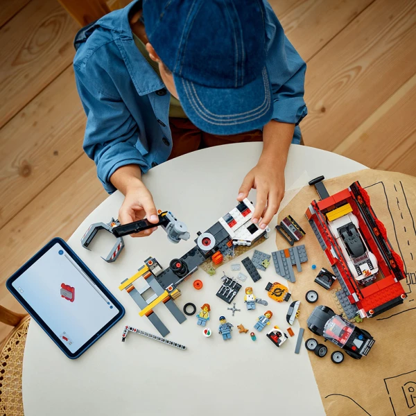 LEGO® CITY SCRAPYARD WITH CARS