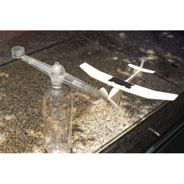 4M CONSTRUCTION SOLAR POWERED AIRPLANE